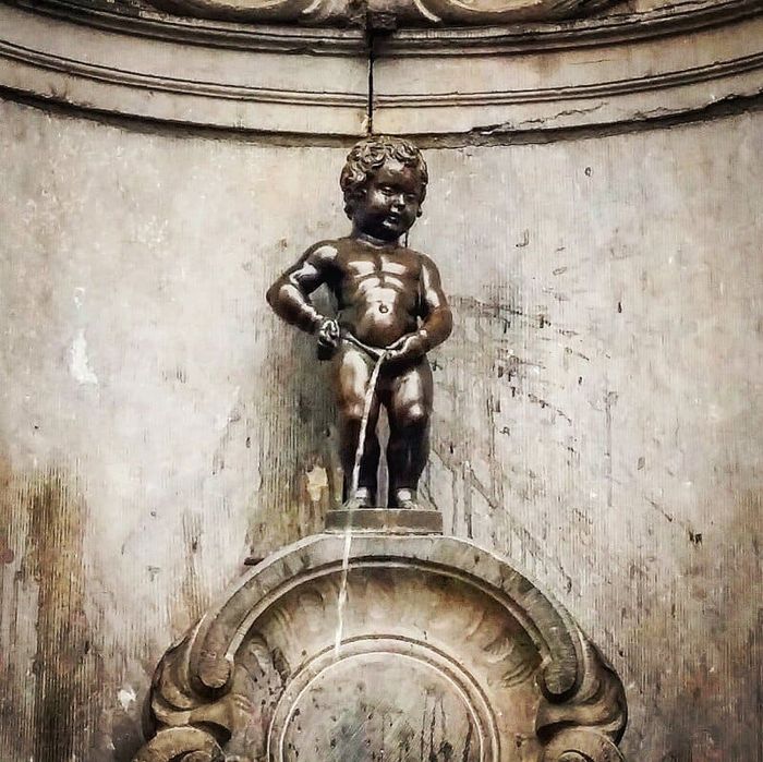 Biểu tượng độc đáo của Manneken Pis nổi bật giữa lòng Brussel 3