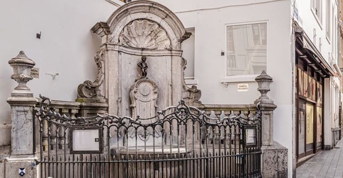 Biểu tượng độc đáo Manneken Pis nổi bật giữa lòng Brussel