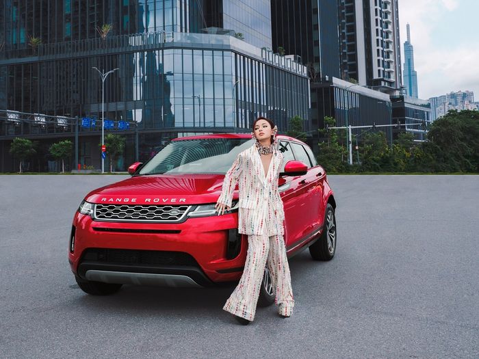 Châu Bùi tạo dáng cùng Range Rover Evoque chau-bui-2.jpg