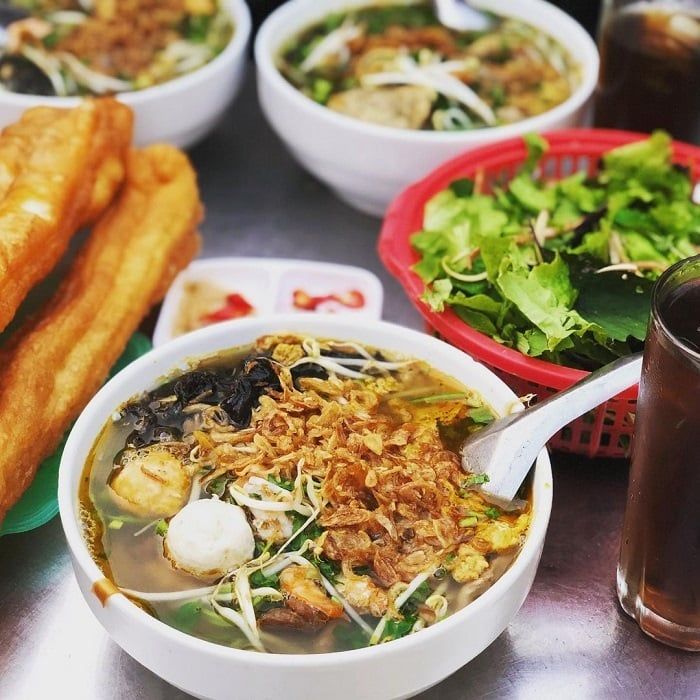 Thưởng thức ẩm thực đêm tại Hải Phòng