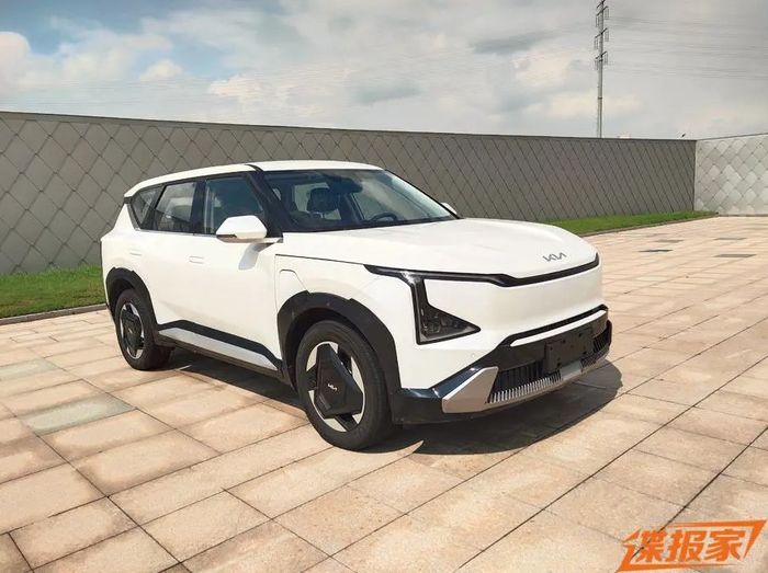 Ảnh nóng về KIA EV5 bị rò rỉ trước ngày ra mắt 25/8 với tên tệp là kia-ev5.jpg