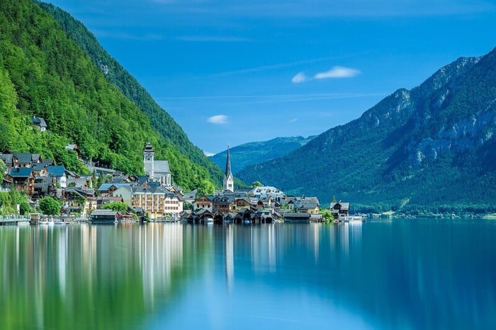 Hallstatt, một trong những thị trấn ven hồ đẹp nhất thế giới tại Áo