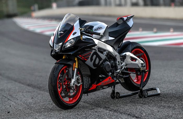 Aprillia RSV4 RR - Những chiếc sportbike nhanh nhất từng được sản xuất