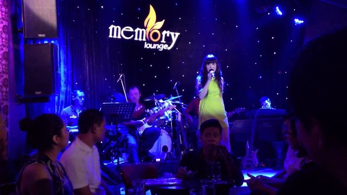 Memory Lounge Đà Nẵng - Cây lá khổng lồ ven sông Hàn 7