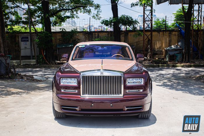 Rolls-Royce Phantom Lửa Thiêng vẫn giữ nguyên giá gần 25 tỷ đồng sau 8 năm trở lại Việt Nam với hình ảnh phantom-lua-thieng-4.JPG