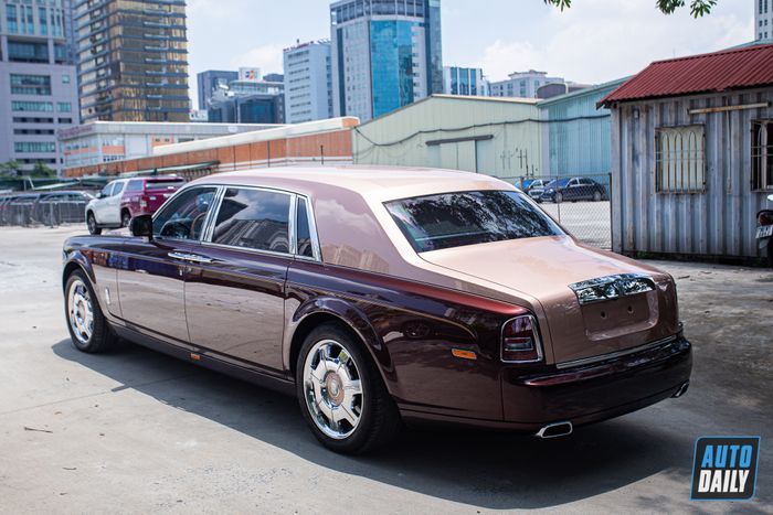 Rolls-Royce Phantom Lửa Thiêng có giá gần 25 tỷ đồng sau 8 năm về nước với hình ảnh phantom-lua-thieng-2.JPG