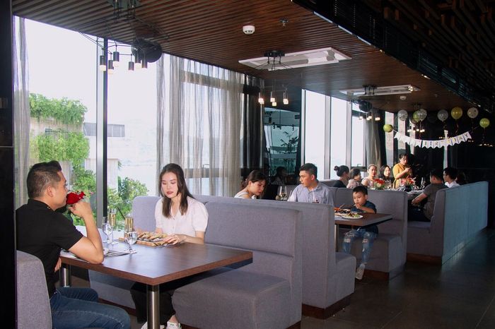 Sky View Restaurant - Nhà hàng lãng mạn lý tưởng cho các cặp đôi tại Đà Nẵng