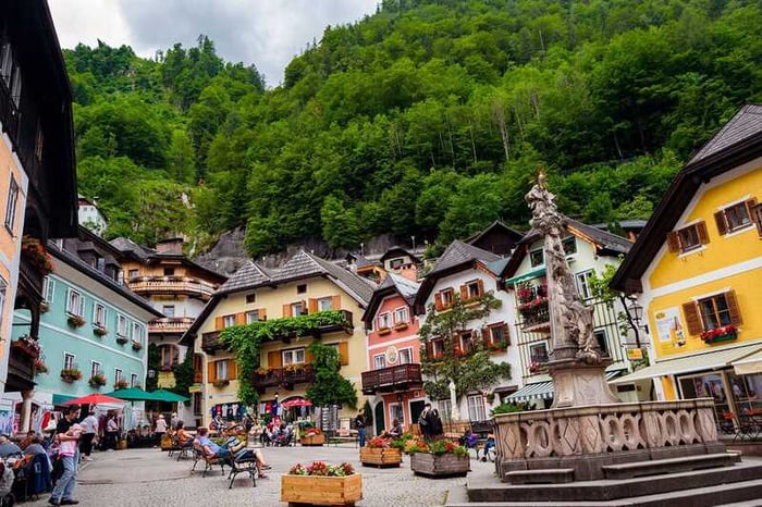 Hallstatt, một trong những thị trấn ven hồ đẹp nhất thế giới tại Áo