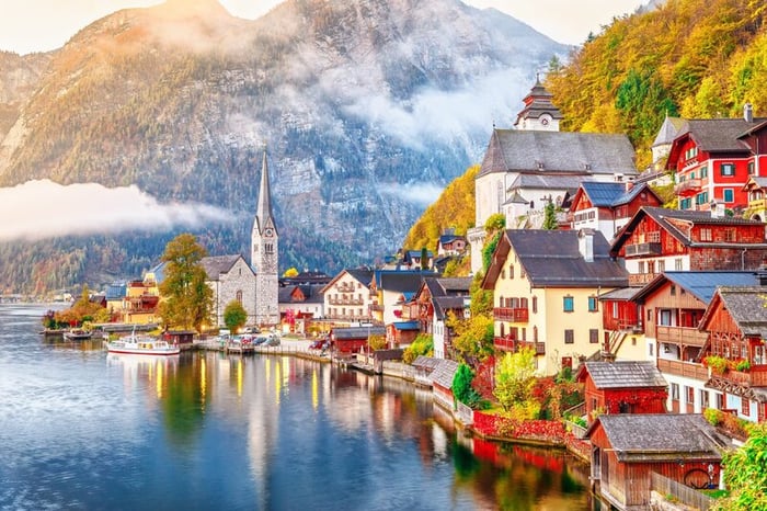 Hallstatt, một trong những thị trấn ven hồ đẹp nhất thế giới tại Áo