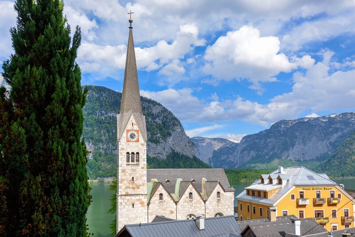 Hallstatt, một trong những thị trấn ven hồ đẹp nhất thế giới tại Áo