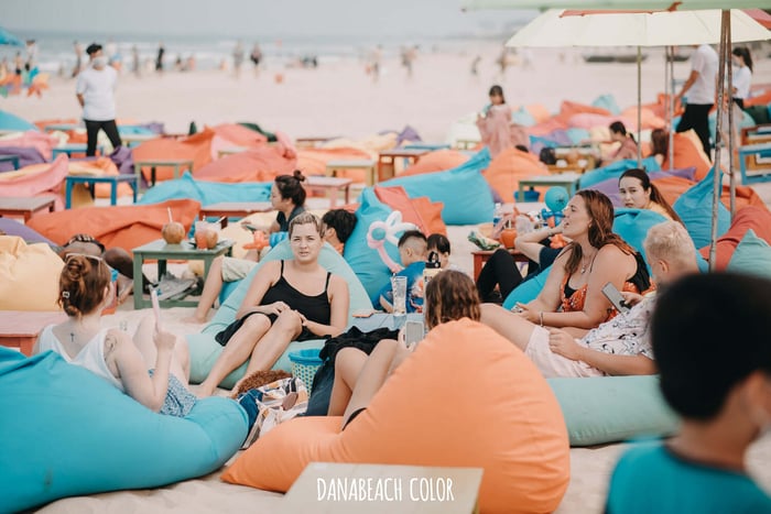 Danabeach Color - Quán cà phê bãi biển độc đáo tại lòng thành phố Đà Nẵng