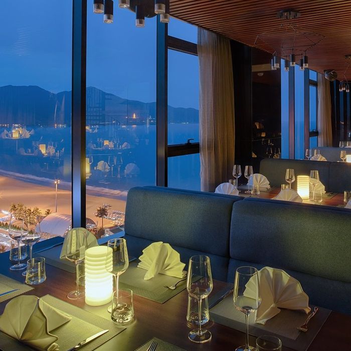 Sky View Restaurant - Nhà hàng lãng mạn lý tưởng cho các cặp đôi tại Đà Nẵng