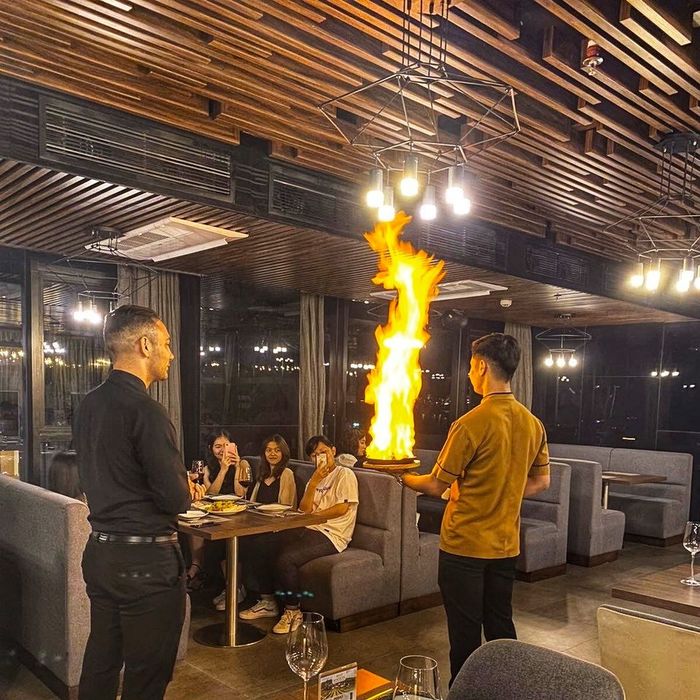 Sky View Restaurant - Địa điểm lãng mạn tuyệt vời cho các cặp đôi tại Đà Nẵng 12