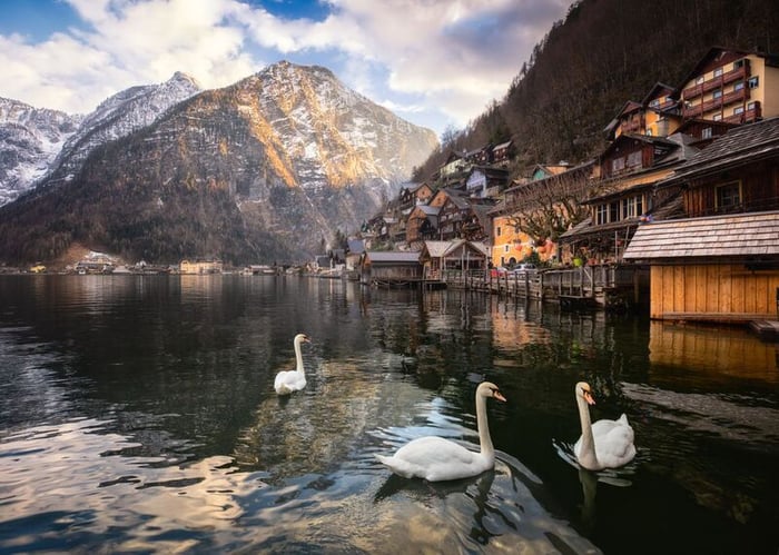 Hallstatt, một trong những thị trấn ven hồ đẹp nhất thế giới tại Áo