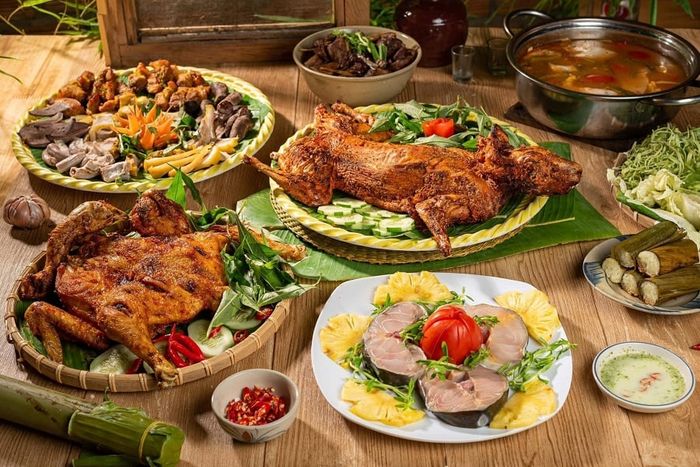 Gà nướng cơm lam Đà Lạt