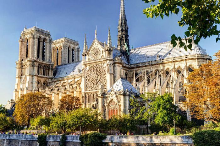 Đắm chìm trong vẻ đẹp lãng mạn của thủ đô Paris, một trải nghiệm không thể quên khi đặt chân đến Pháp.