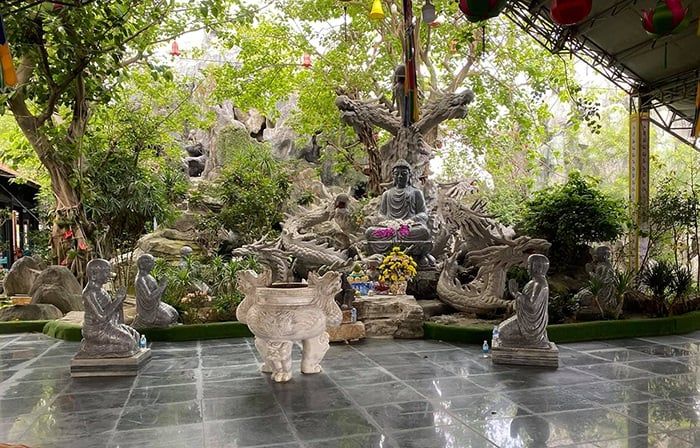 Thăm quan Chùa Không Tên ở Đà Nẵng