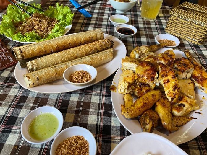 Gà nướng cơm lam Đà Lạt