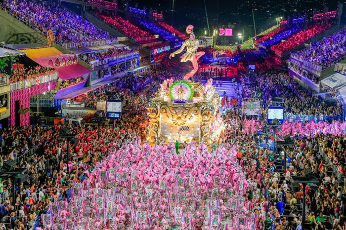 Tham gia Lễ hội Carnival Rio, trải nghiệm đầy màu sắc nhất ở Brazil