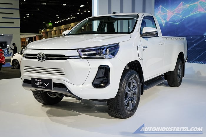 Toyota sẽ bắt đầu sản xuất xe bán tải hoàn toàn điện tại châu Á trong năm nay hilux-revo-bev-concept.jpg