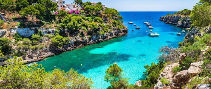 Tiệc tùng sôi động trên đảo Mallorca nổi tiếng ở Tây Ban Nha 11