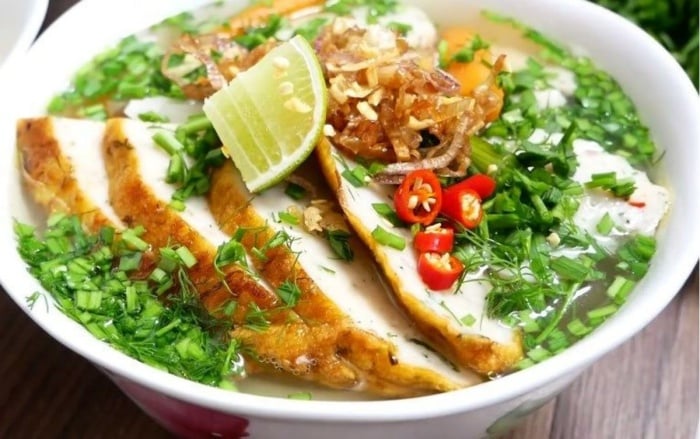 Bát bánh canh nóng hổi, thơm ngon đậm đà (Nguồn: Foody)