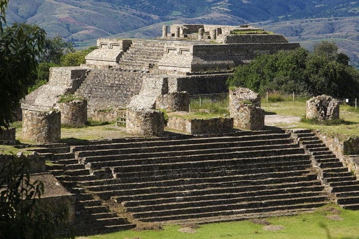 Oaxaca thung lũng sáng bừng với văn hóa bản địa đặc trưng của Mexico.