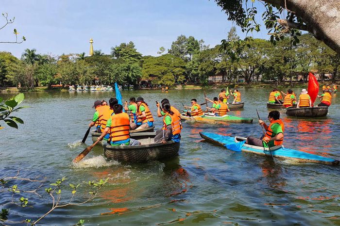 Khám phá Khu du lịch sinh thái Vườn Xoài và tận hưởng cuối tuần sôi động.