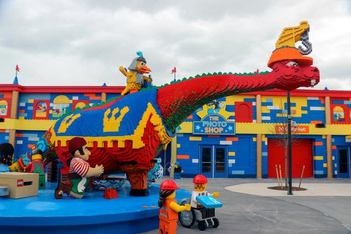 Khi đến với thiên đường Legoland, bạn sẽ được trải nghiệm những khoảnh khắc thú vị và không quên. Hãy để mình thả lỏng và tận hưởng mọi khoảnh khắc ở đây.