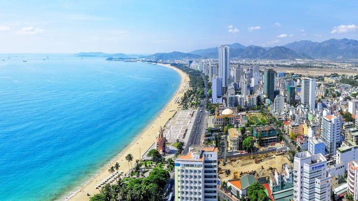 Thành phố biển Nha Trang nhìn từ trên cao (nguồn: alananhatrang.com)