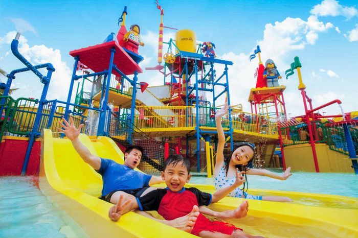 Khi đến với thiên đường Legoland, bạn sẽ được trải nghiệm những khoảnh khắc thú vị và không quên. Hãy để mình thả lỏng và tận hưởng mọi khoảnh khắc ở đây.