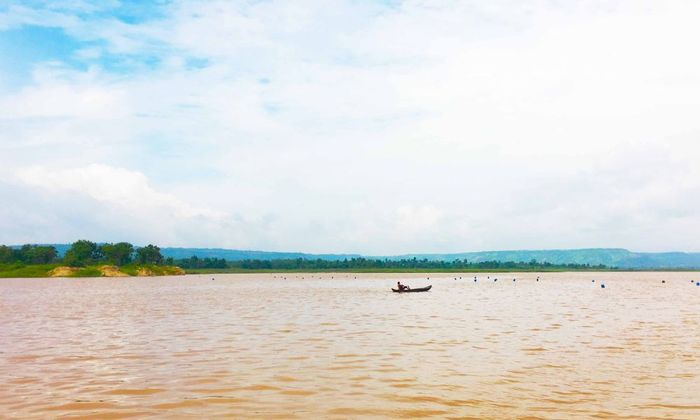 Khám phá Hồ Ayun Hạ, nơi xinh đẹp giữa cao nguyên rộng lớn.