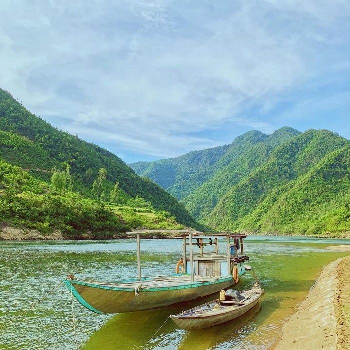 Hòn Kẽm Đá Dừng là một điểm du lịch nổi tiếng tại Quảng Nam