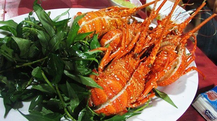 Rất nhiều món ăn hải sản được chế biến thơm ngon, có giá phải chăng (Ảnh: Sưu tầm)