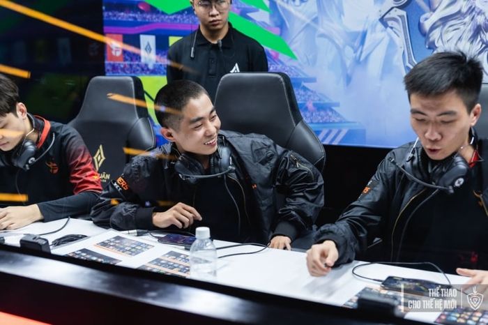 Người chiến thắng giải đấu không chỉ nhận được tiền thưởng lớn mà còn có cơ hội tham dự các giải đấu quốc tế như APL, AWC và AIC.