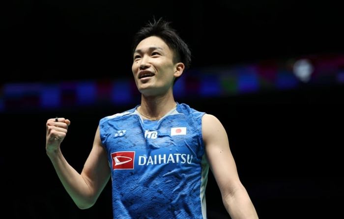 Victor Axelsen đứng chung khung ảnh, dành sự tri ân đặc biệt với Kento Momota 452779