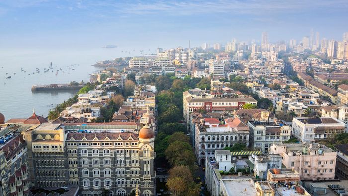 Mumbai, trung tâm tài chính lớn của Ấn Độ, nổi tiếng với sự phát triển và sôi động.