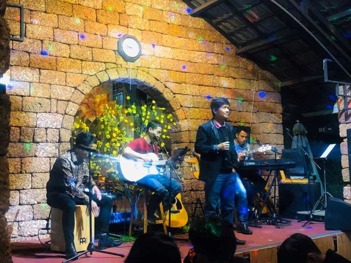 Cuội Acoustic Coffee, khám phá không gian rộng rãi cùng những giai điệu êm dịu lần thứ sáu.