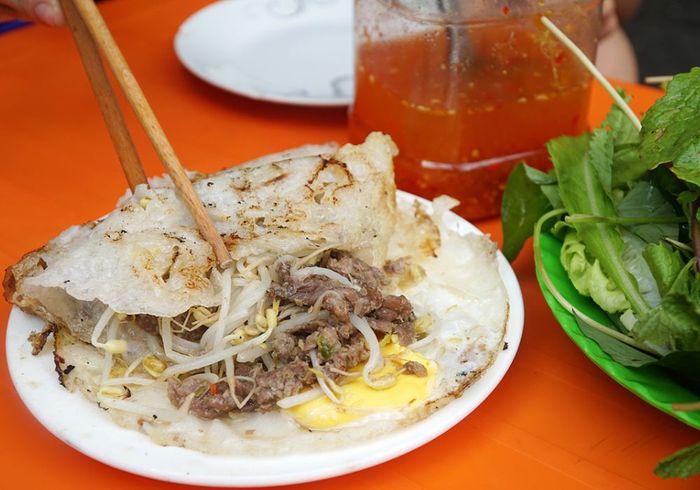 Quán bánh xèo bà Tám Pleiku nổi tiếng với hương vị ngon tại phố núi 5