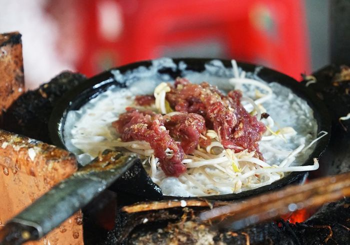 Quán bánh xèo bà Tám Pleiku nổi tiếng với hương vị ngon tại phố núi 3