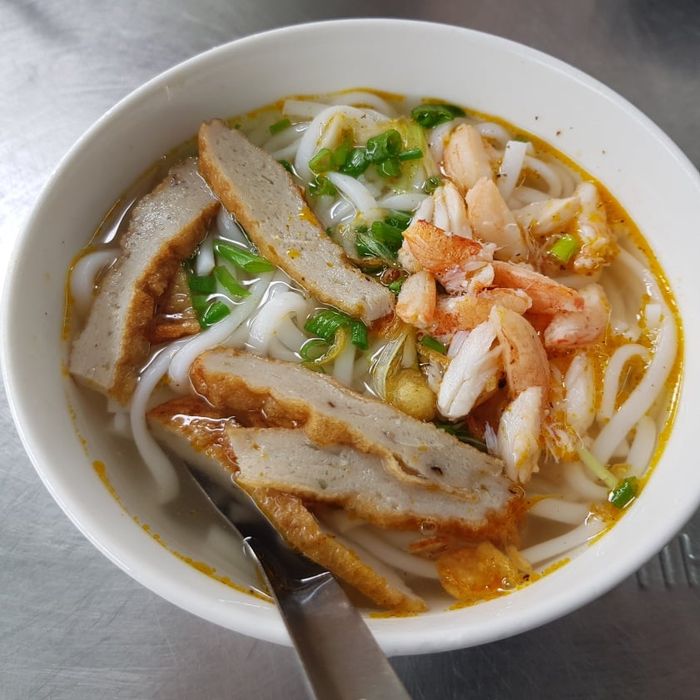 Bánh canh chả cá O Huệ