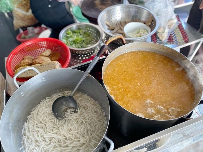 Quầy bánh canh bà O