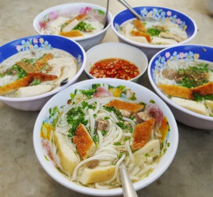 Bún, bánh canh chả cá Phượng Tèo