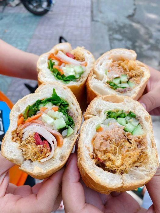 Khám phá tiệm bánh mì nhỏ với hơn 10 loại topping độc đáo ở Gia Lai 9