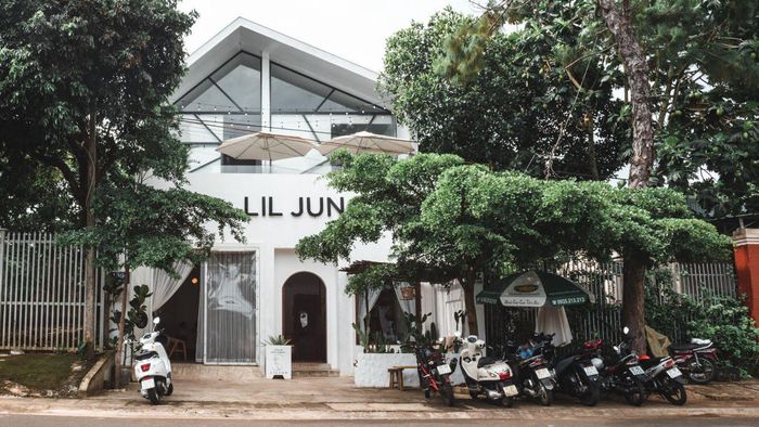 Khám phá Lil Jun Coffee Studio và trải nghiệm không gian sống ảo độc đáo