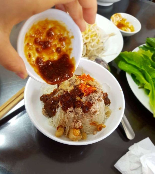 Khám phá hương vị đặc trưng của phở Gia Lai tại quán Phở Hồng.