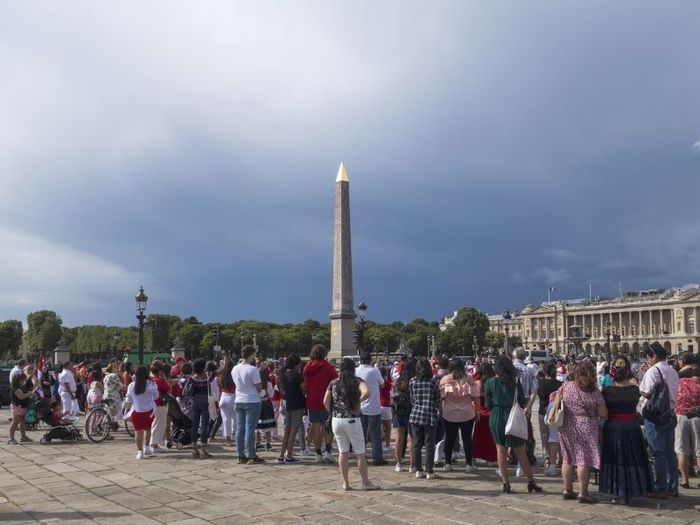 Dạo quanh quảng trường Concorde và khám phá vẻ đẹp hoành tráng của Paris.