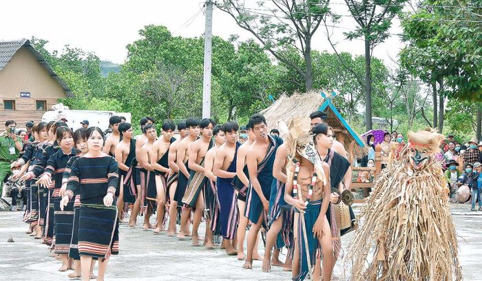 Tham gia vào Lễ cầu mưa của Yang Pơtao Apui linh thiêng 6