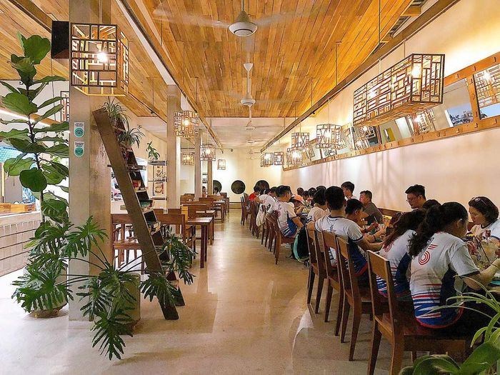 Đến Infiniti Cafe Restro Côn Đảo để thưởng thức không gian sân vườn tuyệt đẹp 4.