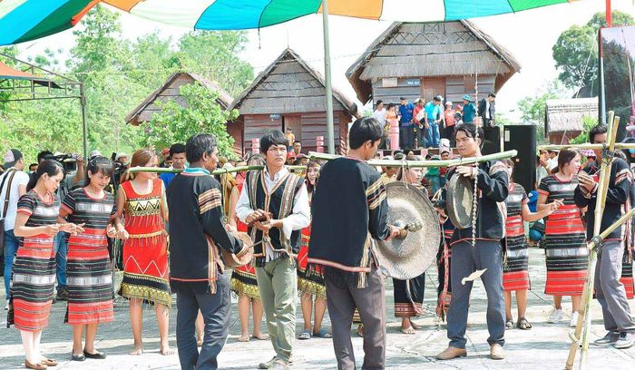 Tham gia vào Lễ cầu mưa của Yang Pơtao Apui linh thiêng 4